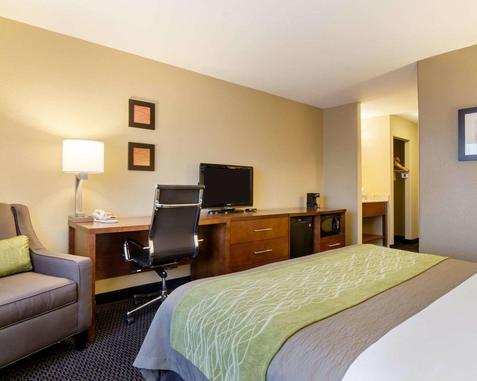 גארדן סיטי Comfort Inn מראה חיצוני תמונה