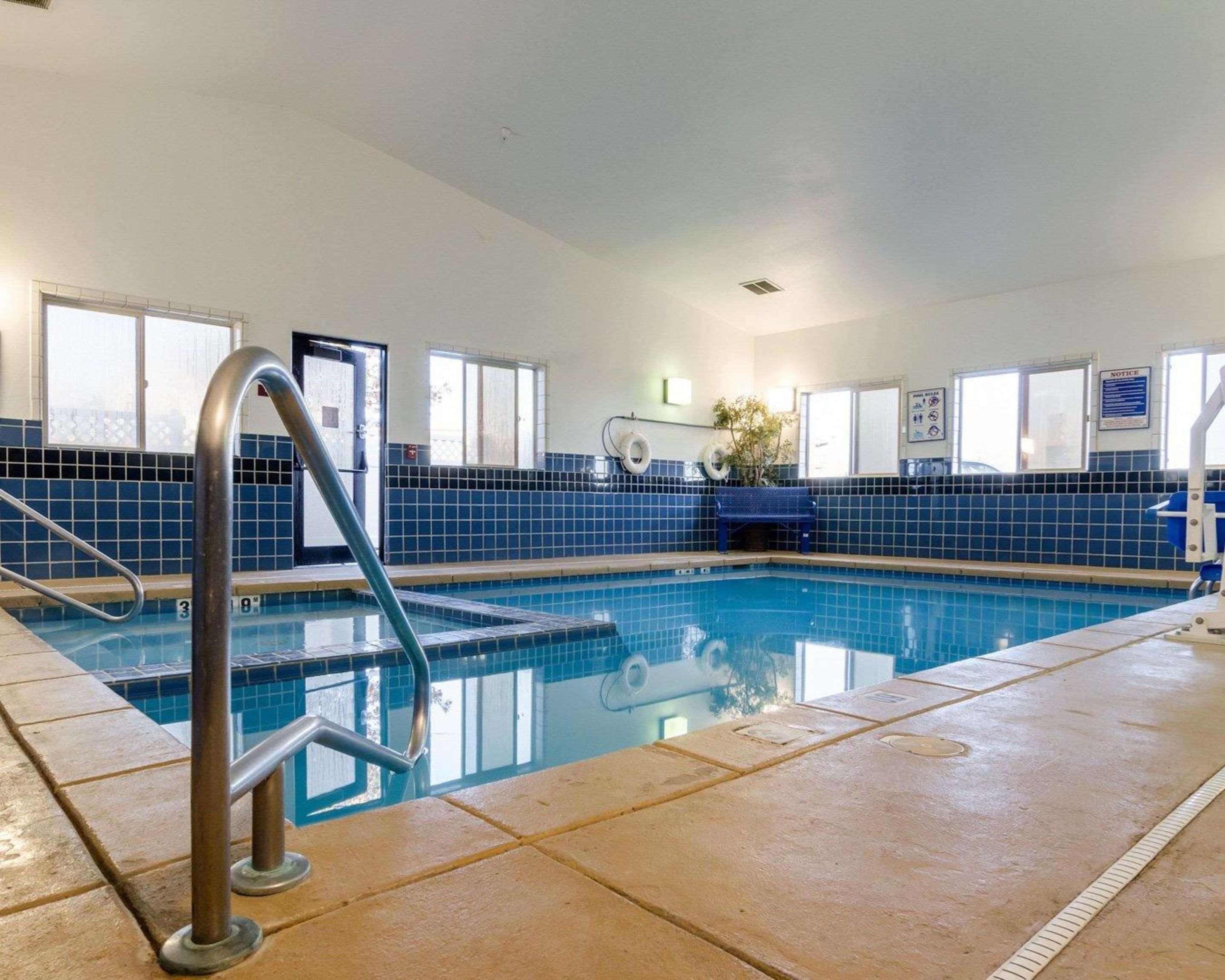 גארדן סיטי Comfort Inn מראה חיצוני תמונה